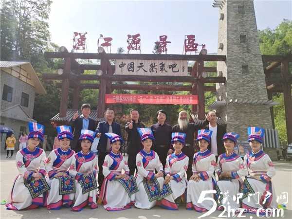 寧強(qiáng)縣慶“五一”迎“五四”干部職工登山比賽活動(dòng)在漢江源舉行