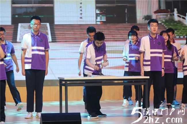 龍崗學(xué)校舉行2020屆高三年級(jí)畢業(yè)典禮