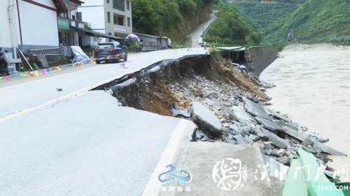 略陽多條道路塌方中斷，交通部門緊急搶修保暢通！