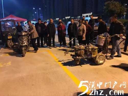 漢臺區(qū)中心城區(qū)統(tǒng)一規(guī)劃設置了2800個臨時便民市場。