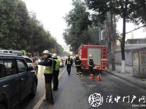 巡邏路上遇起火，漢中交警全力協(xié)助消防人員撲滅火情