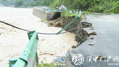 略陽多條道路塌方中斷，交通部門緊急搶修保暢通！