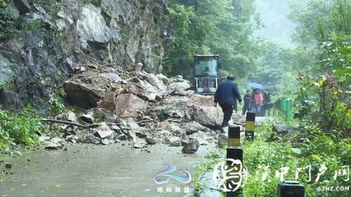 強降雨導致略陽縣部分鄉(xiāng)鎮(zhèn)山體塌方道路受損！