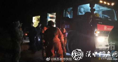 漢中男子進山采藥不慎摔傷被困，消防連夜營救9小時