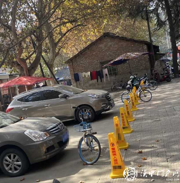 【曝光】利用禁停錐桶做文章，漢中這家醫(yī)院的小廣告一夜布滿幾條街！