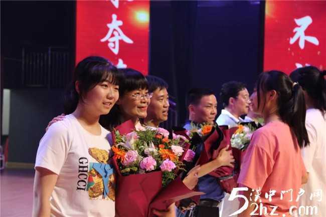 龍崗學(xué)校舉行2020屆高三年級(jí)畢業(yè)典禮