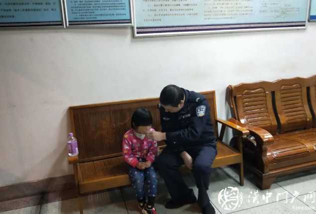 端水喂飯、公主抱！漢中公安“民警奶爸”太暖心！