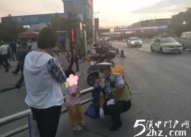 漢中4歲女孩在中心廣場和家人走散，幸虧……
