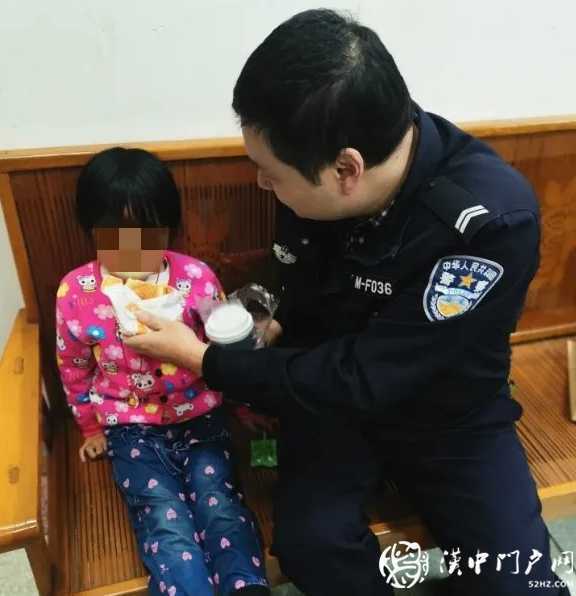 端水喂飯、公主抱！漢中公安“民警奶爸”太暖心！