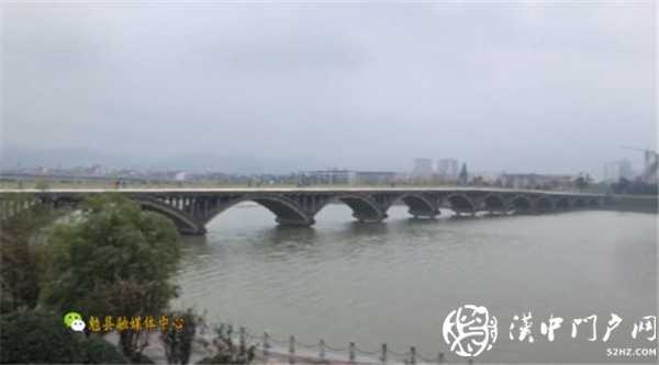 勉縣九冶漢江大橋正式通行！橋面鋪彩色瀝青，還裝了路燈