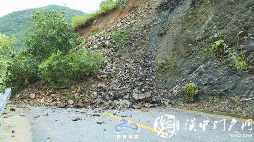 略陽多條道路塌方中斷，交通部門緊急搶修保暢通！