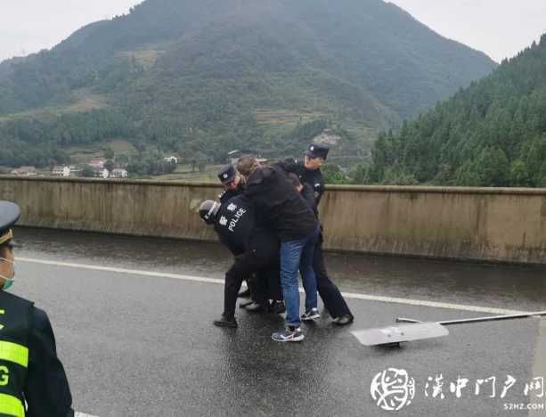 漢中王某持械堵高速，被警方制服！