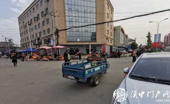 交警一大隊(duì)聯(lián)合多部門開展農(nóng)村道路交通秩序整治行動(dòng)