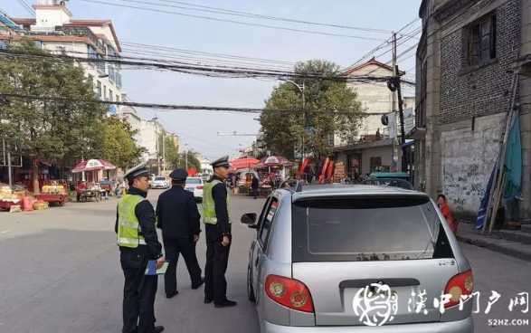 交警一大隊(duì)聯(lián)合多部門開展農(nóng)村道路交通秩序整治行動(dòng)