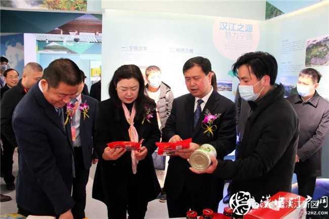 漢中西安融合發(fā)展平臺揭牌儀式暨漢中市 “小農(nóng)戶對接大市場”農(nóng)產(chǎn)品展示展銷活動在西安舉行！