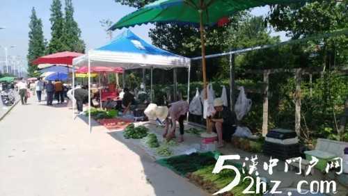 漢臺區(qū)中心城區(qū)統(tǒng)一規(guī)劃設置了2800個臨時便民市場。
