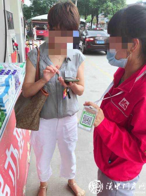 加油機旁掃碼付款，這樣的做法很危險！