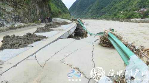 略陽多條道路塌方中斷，交通部門緊急搶修保暢通！