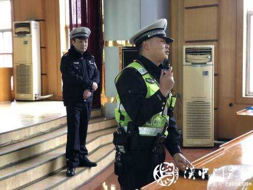 今天，交警為外賣小哥點了份“交通安全餐”