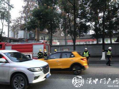 巡邏路上遇起火，漢中交警全力協(xié)助消防人員撲滅火情