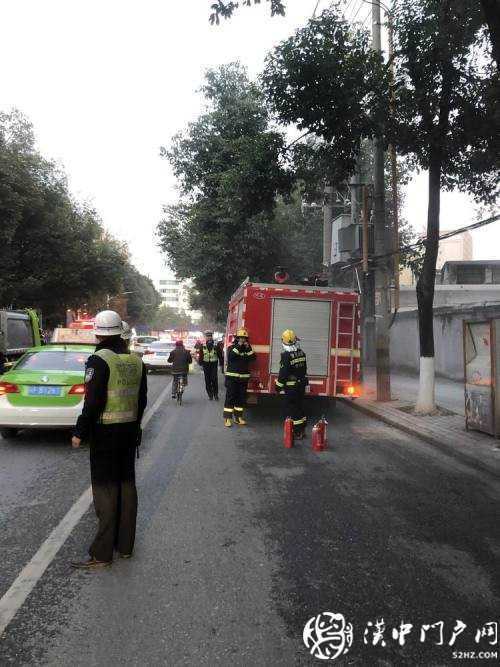 巡邏路上遇起火，漢中交警全力協(xié)助消防人員撲滅火情