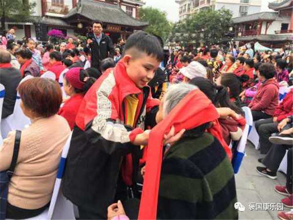 情濃重陽 老少同樂——褒國康樂園重陽演唱會(huì)”在褒國古鎮(zhèn)舉行