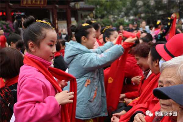 情濃重陽 老少同樂——褒國康樂園重陽演唱會(huì)”在褒國古鎮(zhèn)舉行