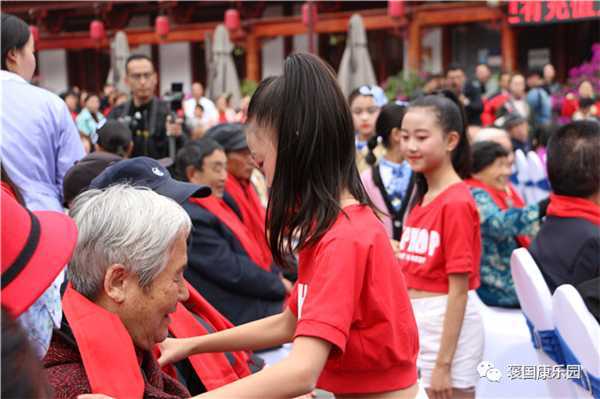 情濃重陽 老少同樂——褒國康樂園重陽演唱會(huì)”在褒國古鎮(zhèn)舉行