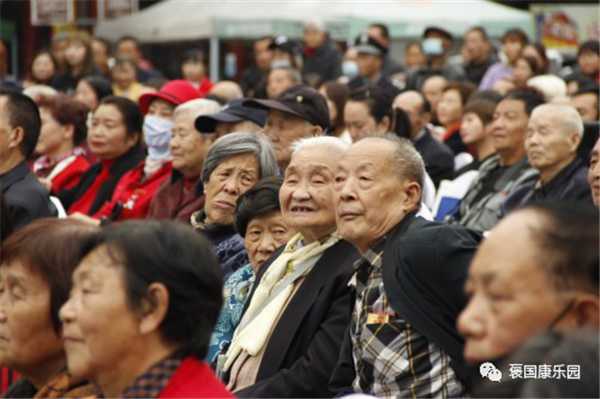 情濃重陽 老少同樂——褒國康樂園重陽演唱會(huì)”在褒國古鎮(zhèn)舉行