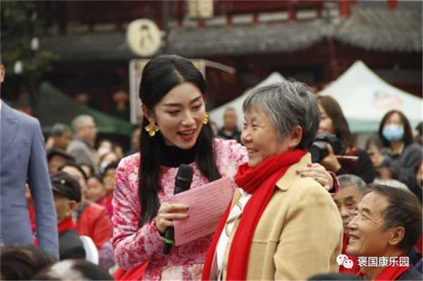 情濃重陽 老少同樂——褒國康樂園重陽演唱會(huì)”在褒國古鎮(zhèn)舉行