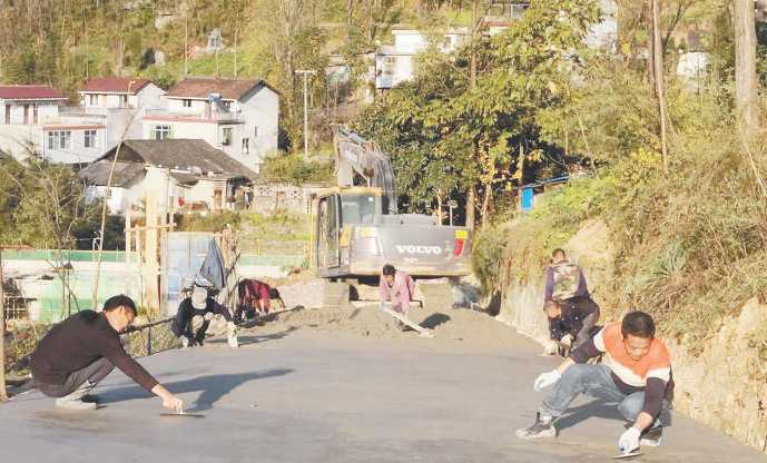 鎮(zhèn)巴縣涇洋街道辦在 6 村（社區(qū)）開建水泥路31公里、橋梁3座66.4延米，年內(nèi)完工