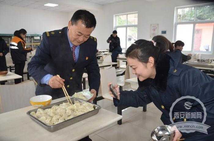 冬至暖心水餃 吃出“家”的味道 漢中車務(wù)段勉西車站1萬多個餃子解濃濃鄉(xiāng)愁