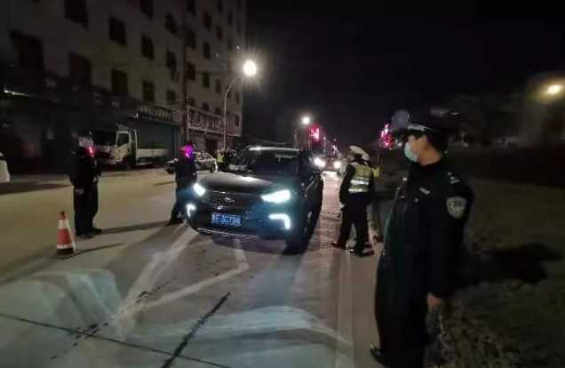 洋縣公安盤查進(jìn)出城車輛，查處酒駕6起，其他交通違法12起！