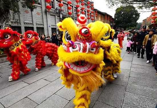 非遺鬧古鎮(zhèn) 歡樂(lè)過(guò)元宵！賞花燈，猜燈謎，看社火......