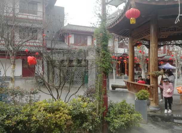 非遺鬧古鎮(zhèn) 歡樂(lè)過(guò)元宵！賞花燈，猜燈謎，看社火......