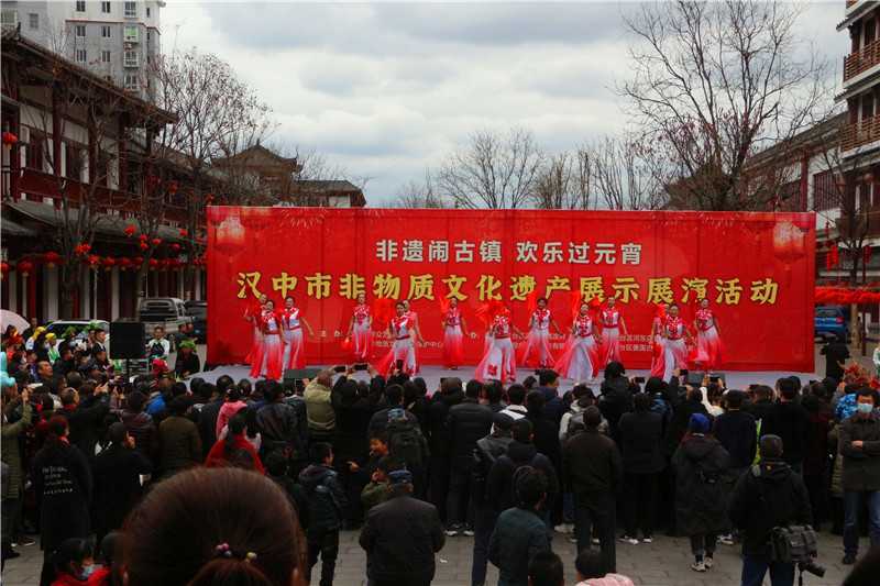 非遺鬧古鎮(zhèn) 歡樂過元宵！這個(gè)元宵熱鬧非凡……