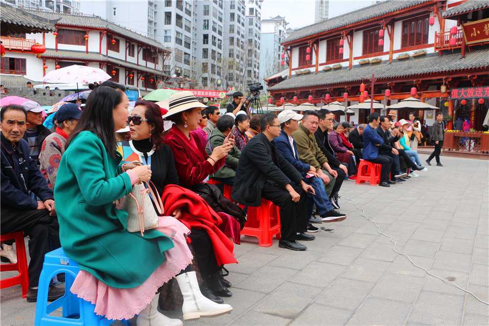 “悅動漢江”文藝薈走進(jìn)褒國康樂園優(yōu)秀節(jié)目展演活動圓滿成功
