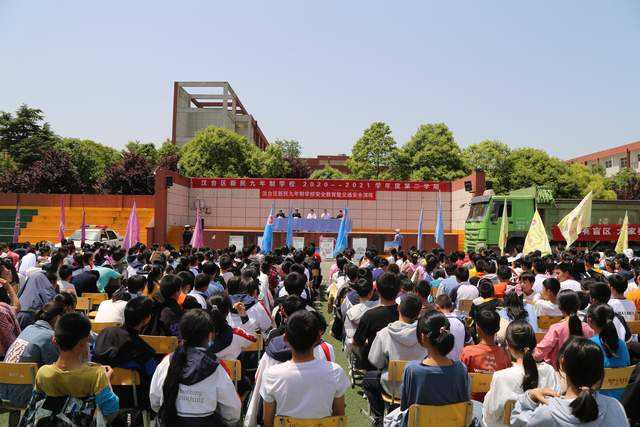 “大手拉小手”漢中交警走進漢臺區(qū)新民九年制學(xué)校普及交通安全知識 