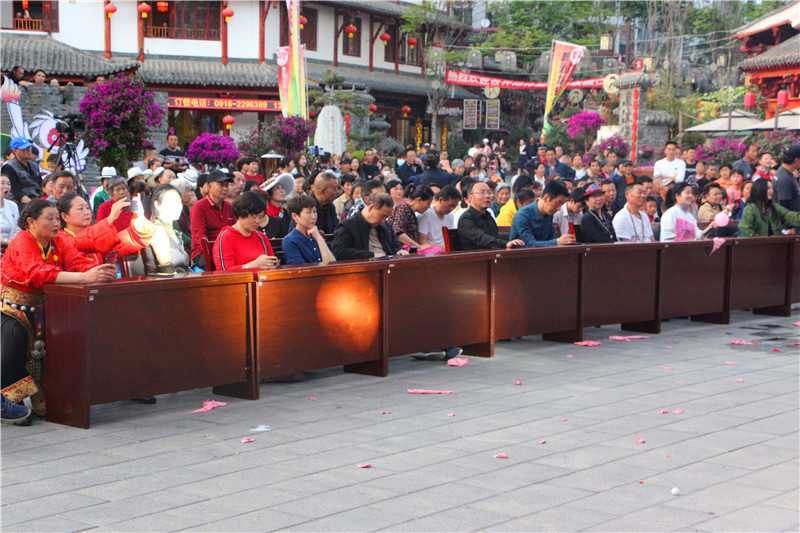 啤酒龍蝦美食嗨翻天！2021褒國古鎮(zhèn)第三屆啤酒龍蝦節(jié)盛大的啟幕