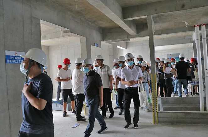 漢中市建設工程質量安全暨揚塵治理現(xiàn)場觀摩會在金色外灘隆重舉行