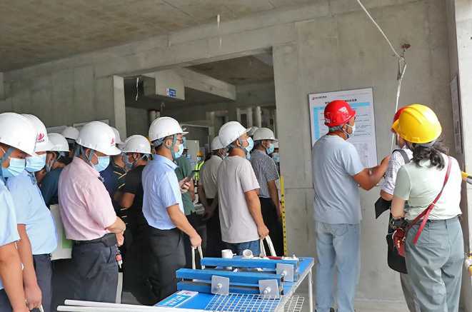 漢中市建設工程質量安全暨揚塵治理現(xiàn)場觀摩會在金色外灘隆重舉行