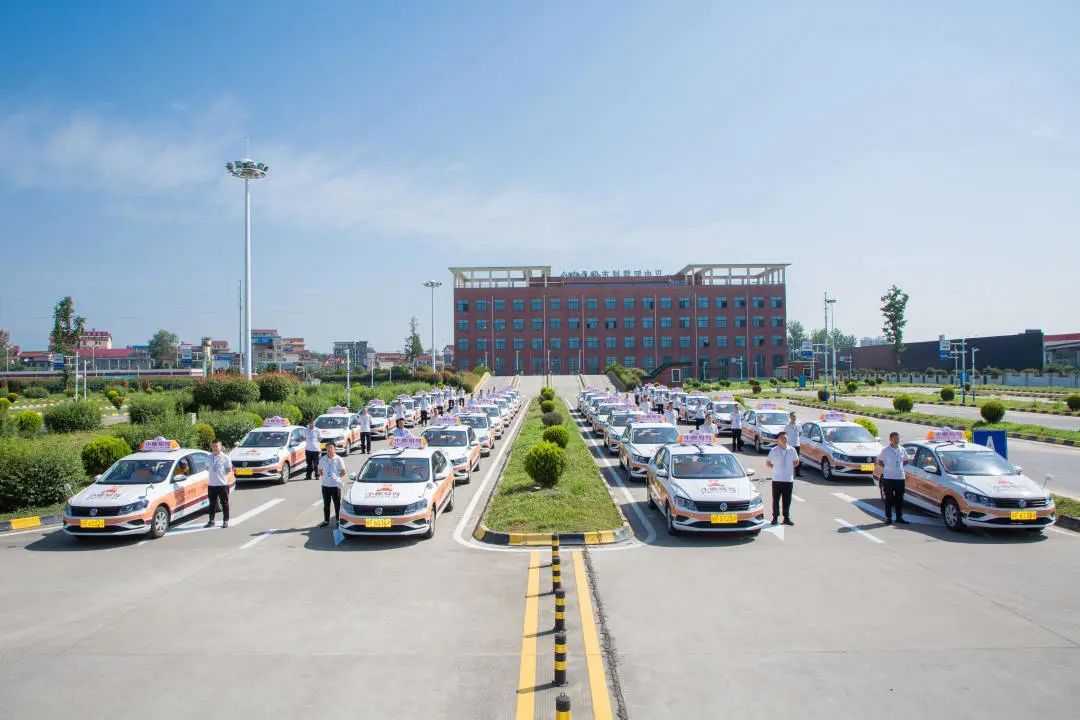 漢中出租車頭頂上“小鹿易駕”究竟是啥？？