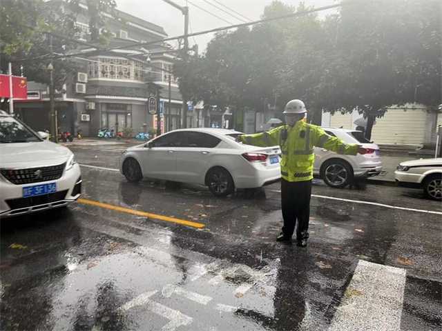 68小時堅守！漢中交警大隊圓滿完成國慶假期道路交通安保任務"