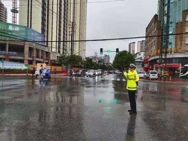 68小時堅守！漢中交警大隊圓滿完成國慶假期道路交通安保任務"