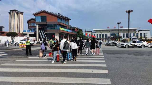 68小時堅守！漢中交警大隊圓滿完成國慶假期道路交通安保任務"