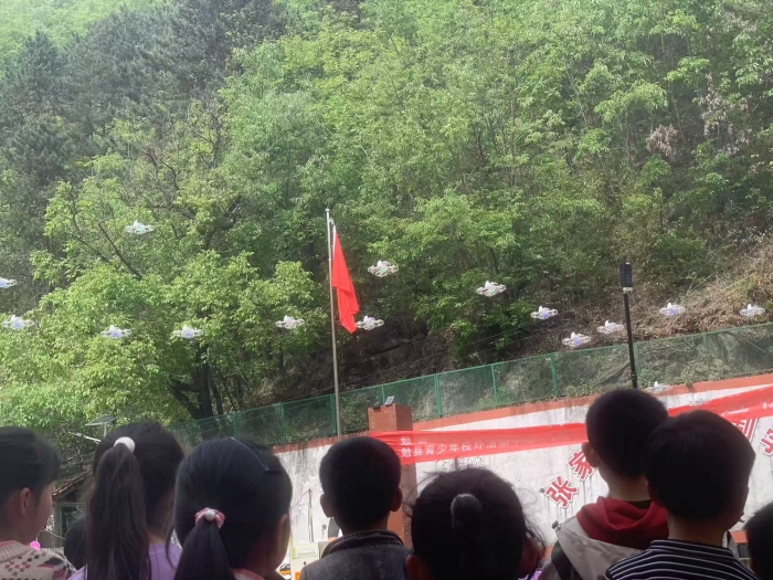 漢中市機器人編程協(xié)會愛心捐贈點燃山區(qū)孩子的科學夢想