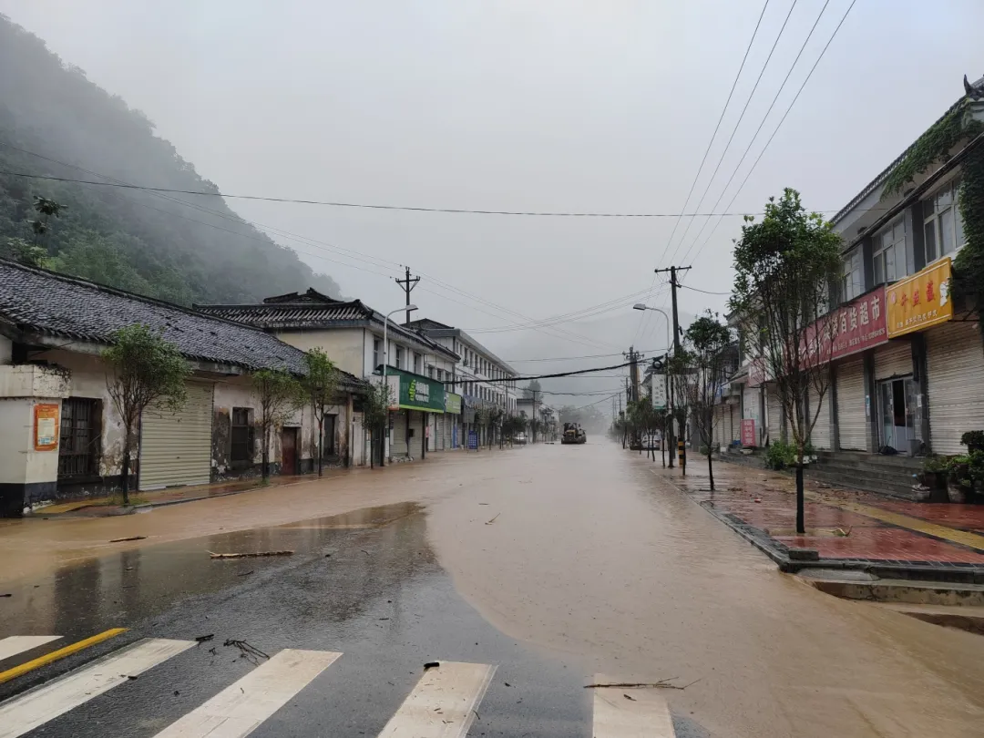 漢中撤離7349戶17513人，多條道路交通管制