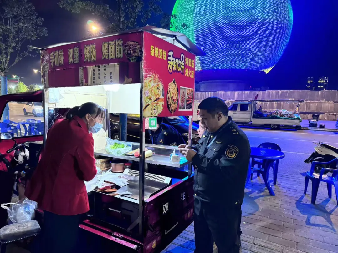 發(fā)現(xiàn)食品安全問(wèn)題120條！漢中8戶商家被當(dāng)場(chǎng)處罰