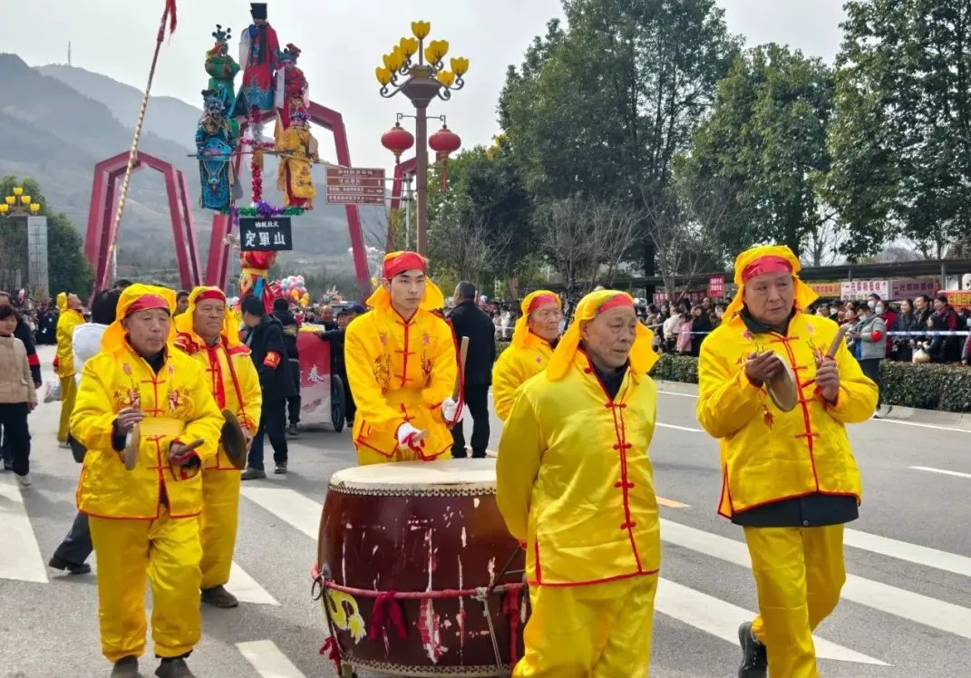 我們的節(jié)日·歡樂中國年丨南鄭社火娃娃登臺 千年民俗綻放新彩