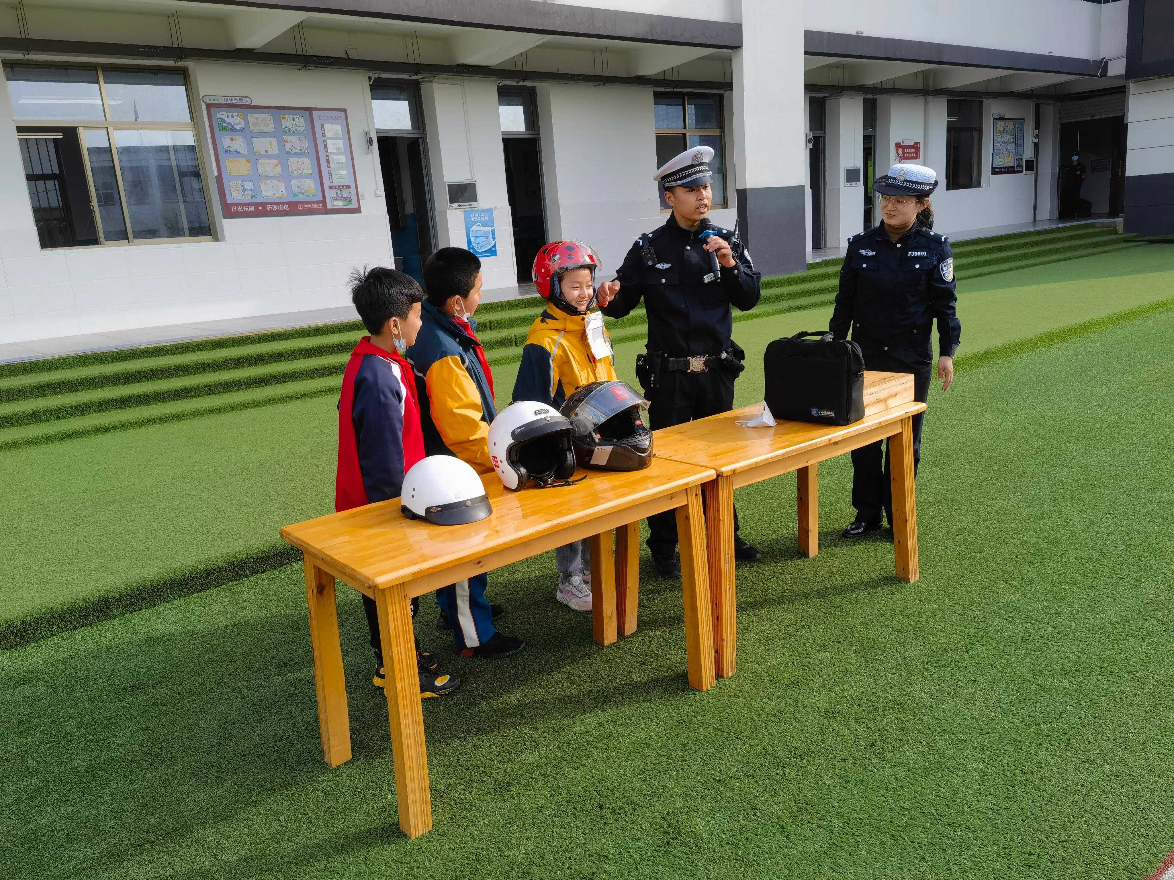 【全國中小學(xué)生安全教育日】漢中交警一大隊開講啦！